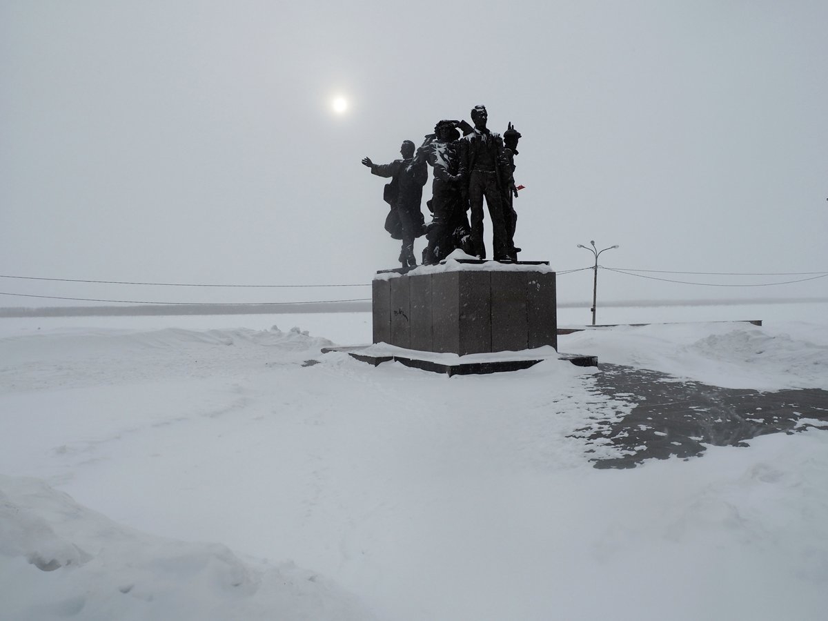 Памятник «Первостроителям»